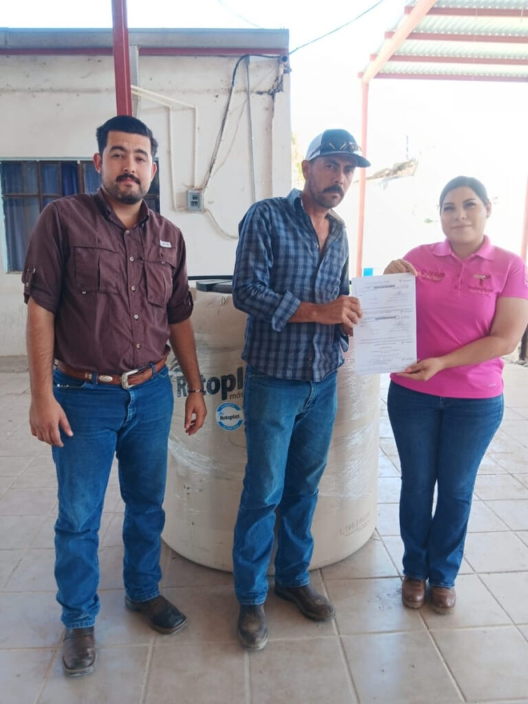 Beneficia ITAVU a comunidades de Burgos y Méndez con tinacos equipados