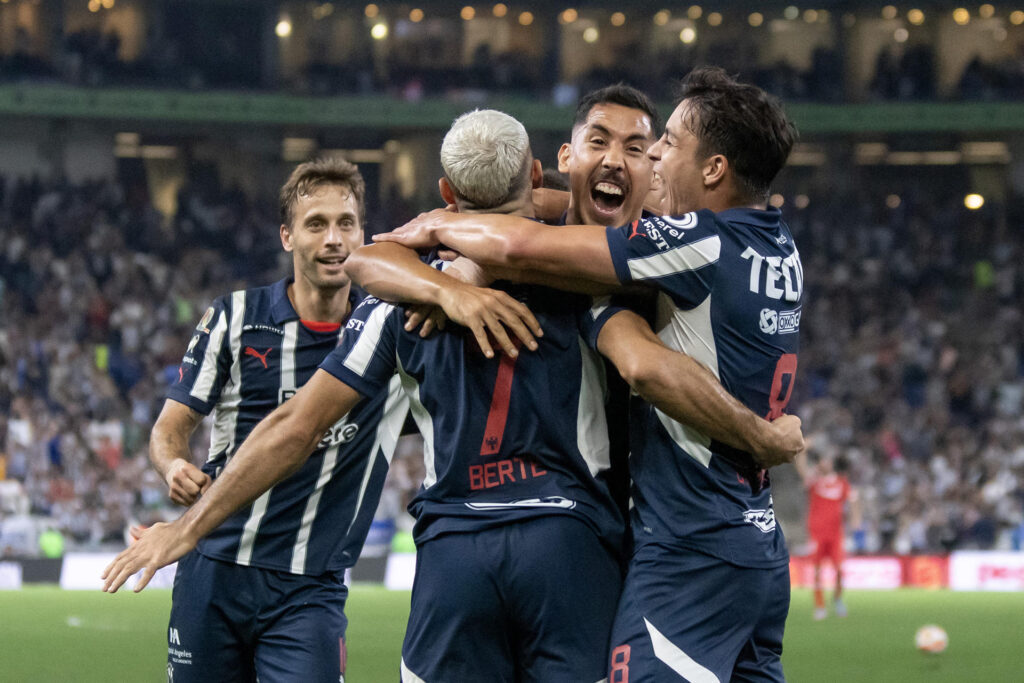 Pachuca empata sin goles al América mientras Monterrey somete al Toluca